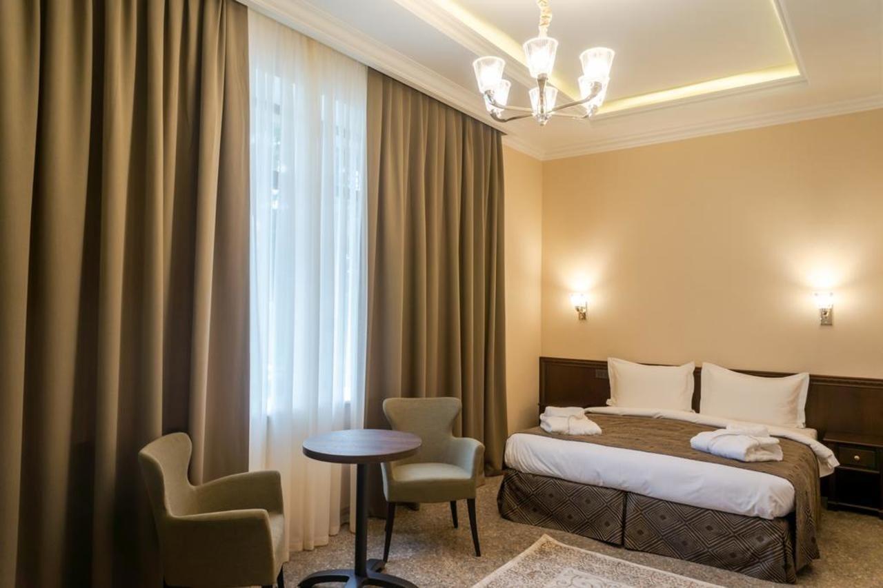 Royal Plus Hotel Almaty Ngoại thất bức ảnh